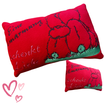 Bild von „Eine Umarmung schenkt Liebe“ – Kissen voller Wärme und Geborgenheit