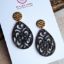 Picture of Ornament-Ohrstecker - Tropfenform aus Resin - black - Stecker goldfarbig